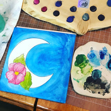 Load image into Gallery viewer, Handmade ceramic paint palette - mix your paints on adorable paw print or shell design